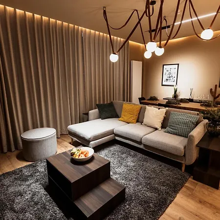 Golden Dove Luxury Apartment *